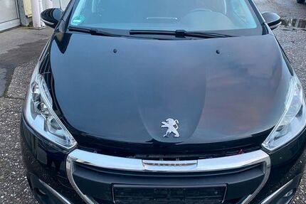 Peugeot 208 181.200 km 4.950 &euro; Overath 51491