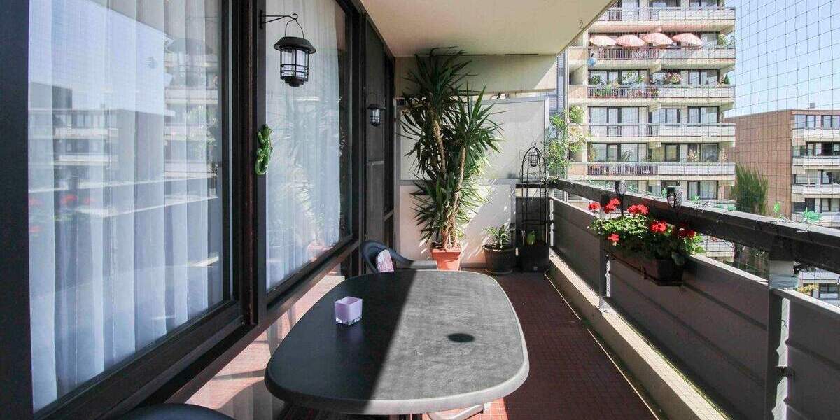 Charmante Barrierefreie 3-Zimmer-Wohnung mit zwei Balkonen und Tiefgaragenstellplatz in Köln-Weiden 3 zimmer