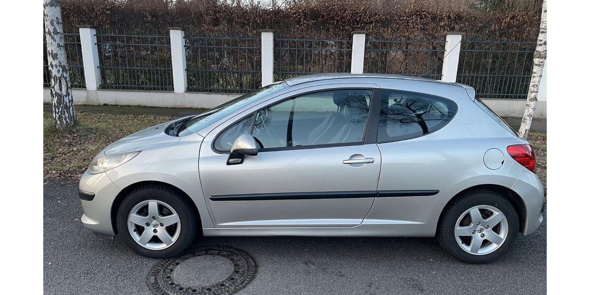 Peugeot 207 68.000 km 3.500 &euro; Köln 51107