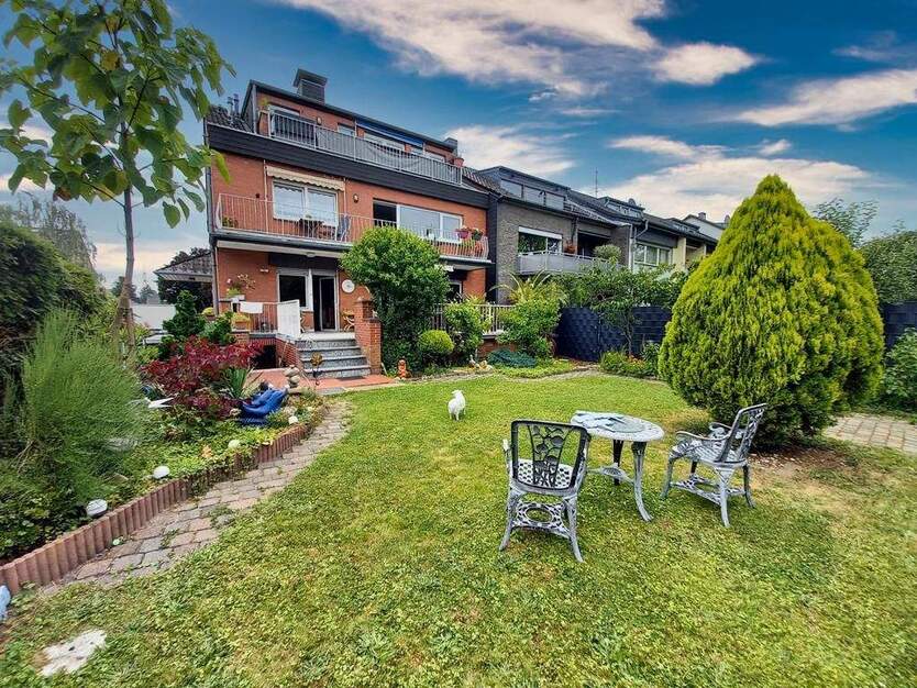 CITYHOUSE: Mehrfamilienhaus solide vermietet mit großem Garten, Keller, Stellplatz und Garage 9 zimmer