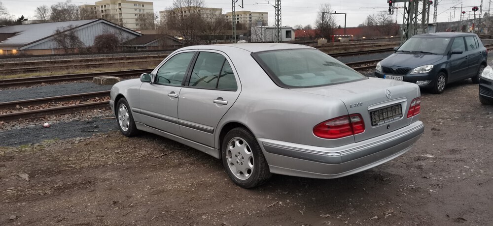E 200