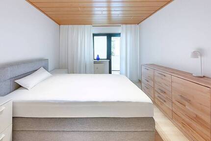 *Grün. Zentral. Zuhause. - 2 Zimmer GartenWohnung in München-Hadern*