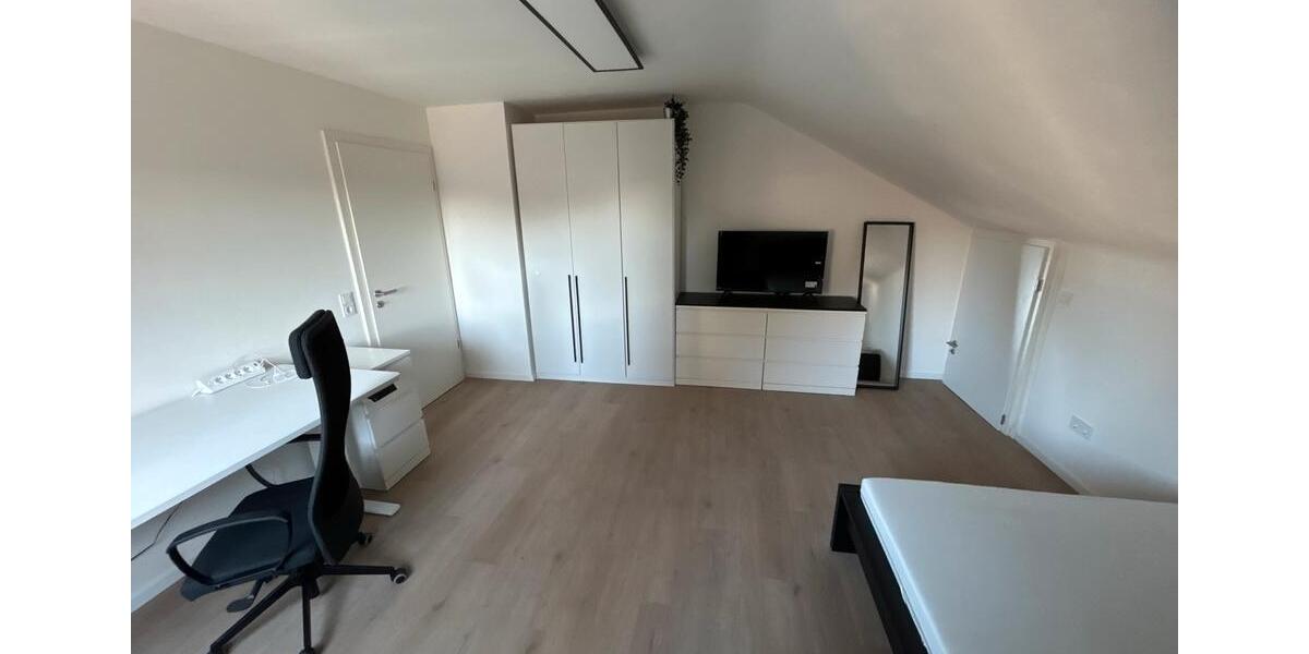 Dachgeschoßwohnung Bonn Gronau - 1 Zimmer, 22 m&sup2;, 670&euro; | Angebot:25312293