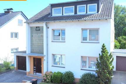 Dreifamilienhaus mit Traumgarten, Garagen und Chance auf Baugrundstück 9 zimmer