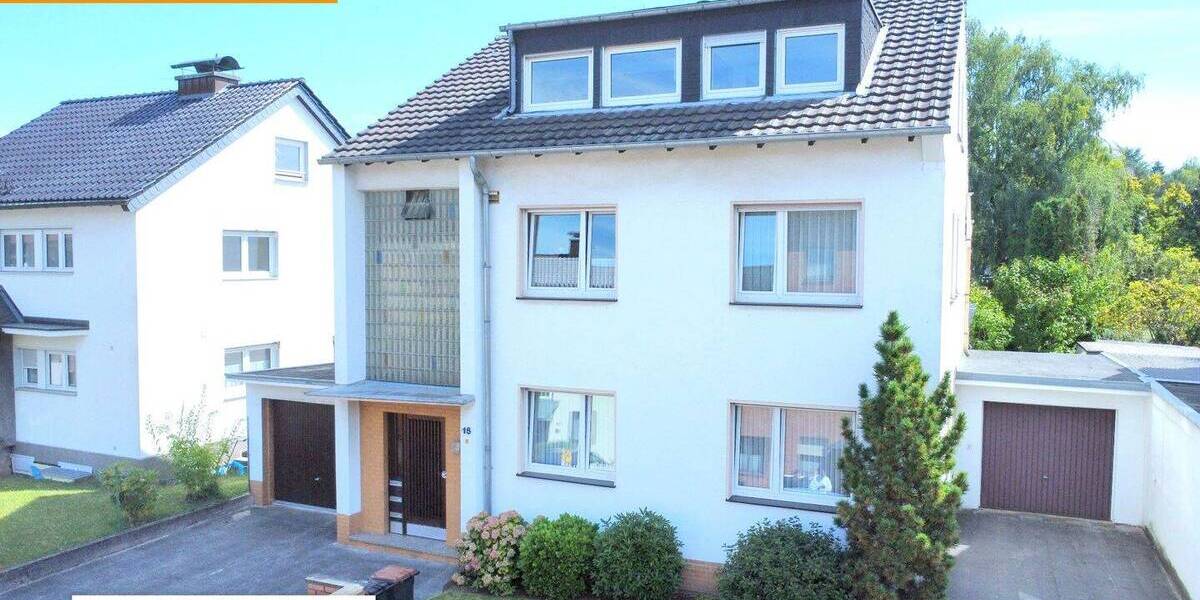 Dreifamilienhaus mit Traumgarten, Garagen und Chance auf Baugrundstück 9 zimmer