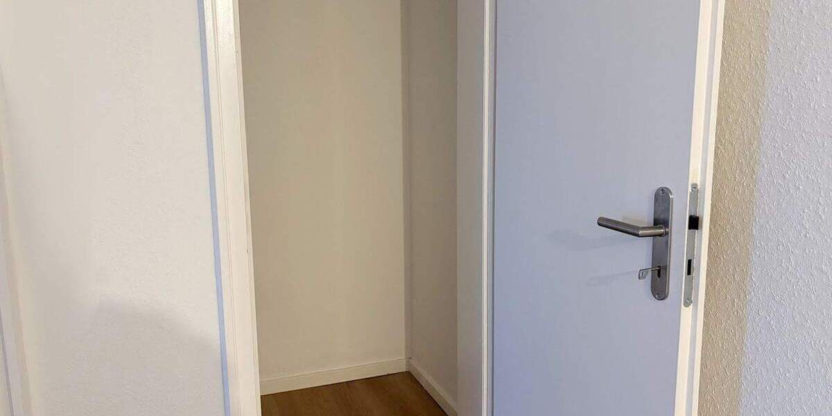 Wohngenuss & Rheinblick, frisch modernisierte 3 Zimmer mit Rundum-Panorama-Balkon, neues Bad, Aufzug 3 zimmer