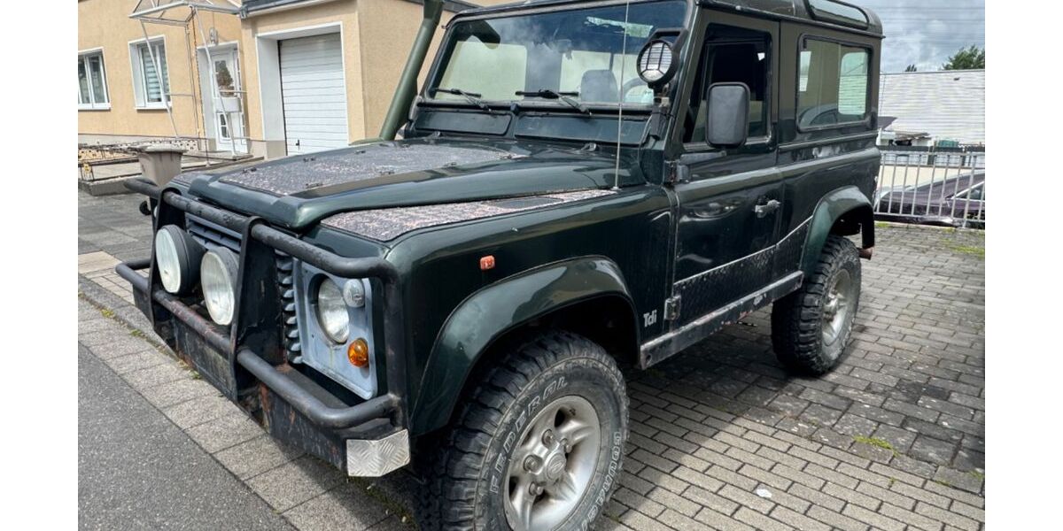 Land Rover Defender 311.000 km 8.790 &euro; alfter 53347