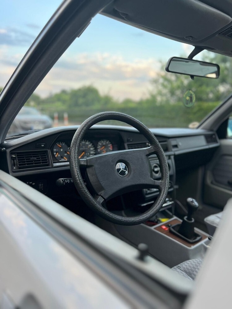 Mercedes-Benz 190E 86.500 km 10.500 € Bedburg 50181