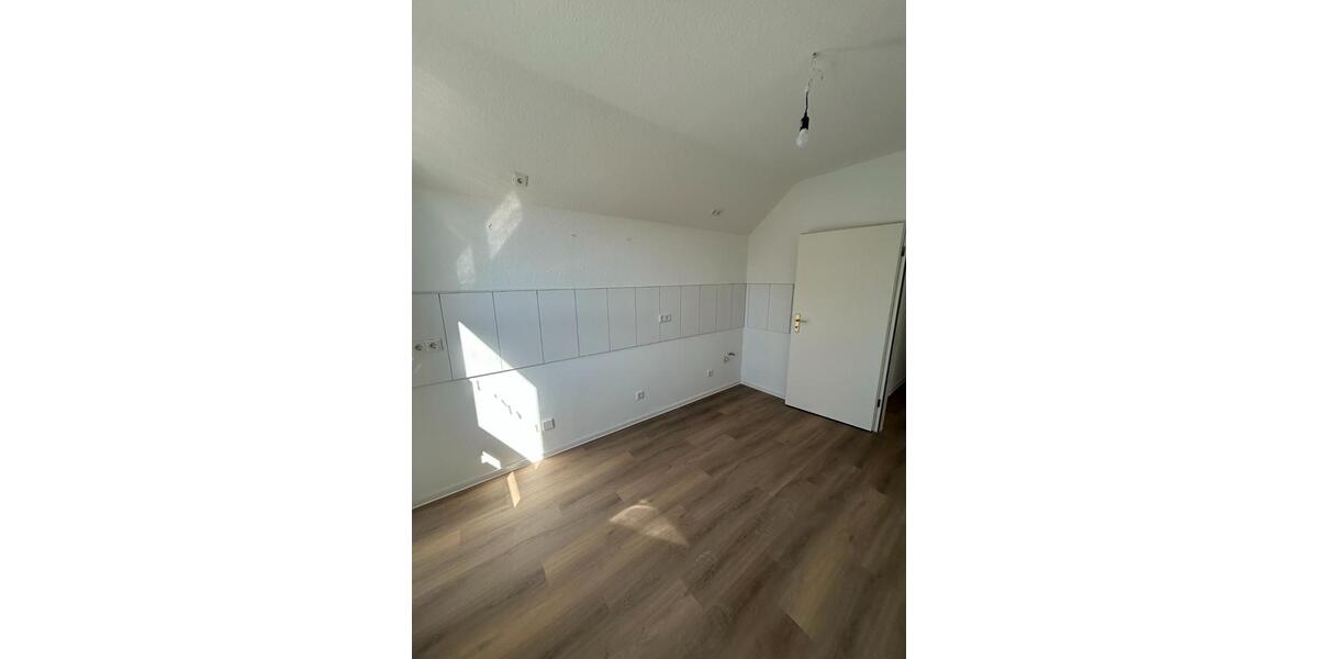 Dachgeschoßwohnung Solingen Ohligs - 3 Zimmer, 90 m&sup2;, 855&euro; | Angebot:26292984