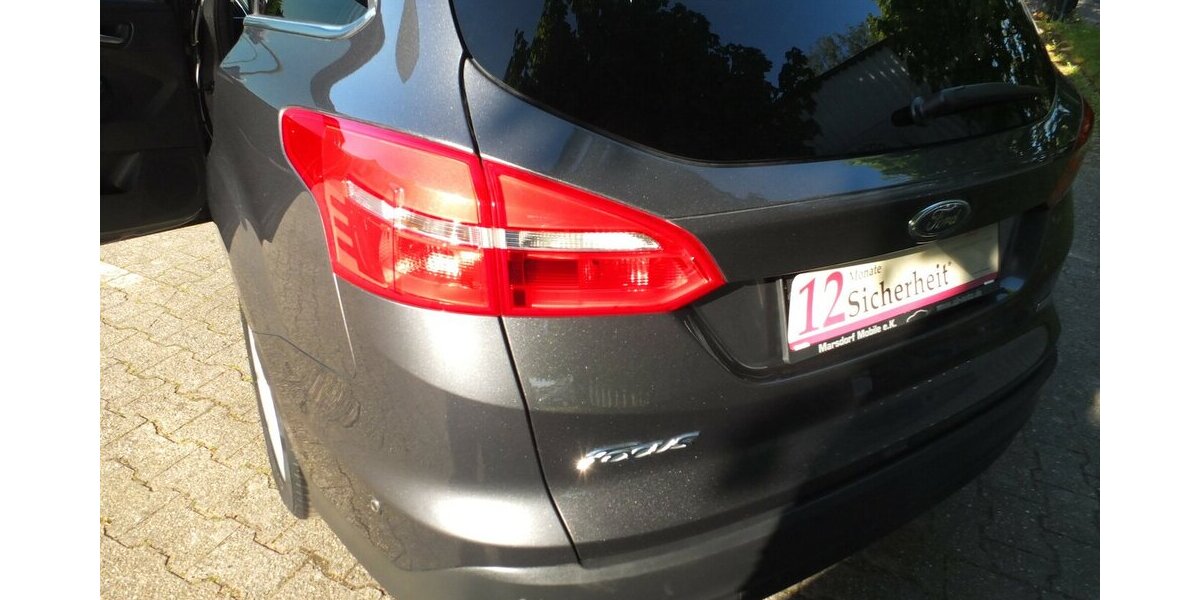 Ford Focus TITANIUM WM26: NAVI KLIMAAUT EINPARKHILFE 134.288 km 6.998 &euro; Köln 50858