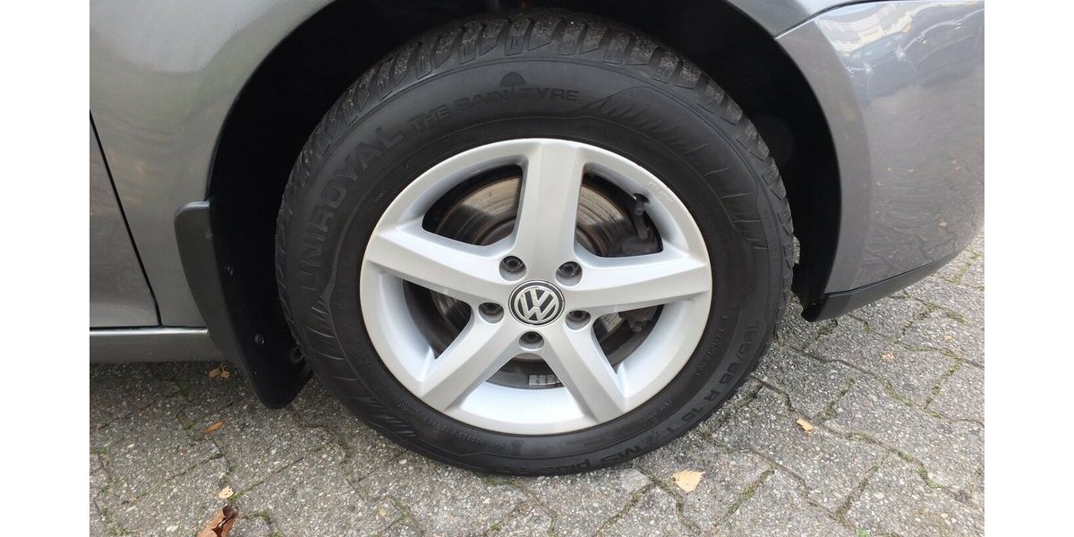 VW Golf TRENDLINE KLIMAAUTOMATIK 5-TÜRIG 132.115 km 4.904 € Köln 50858