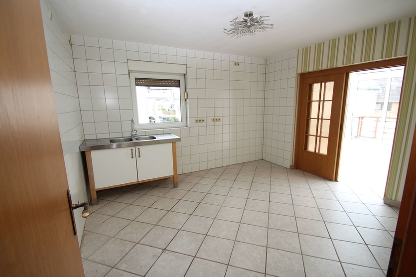 Stilvoll wohnen auf zwei Etagen – Maisonette-Wohnung mit 6 Zimmern, 2 Balkonen und Wintergarten in Hürth-Gleuel!