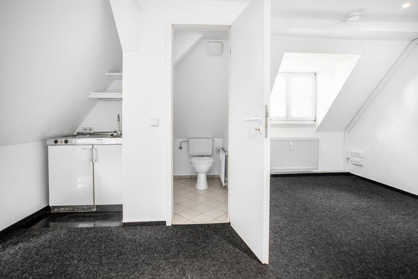 Büro mit herrlichem Blick , frischgestrichen - sofort Bezug möglich zimmer