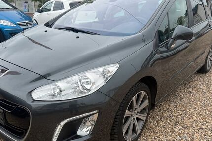 Peugeot 308 174.500 km 2.750 &euro; Leverkusen 51371