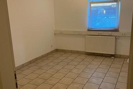 Büro mit PKW Stellplätzen zimmer