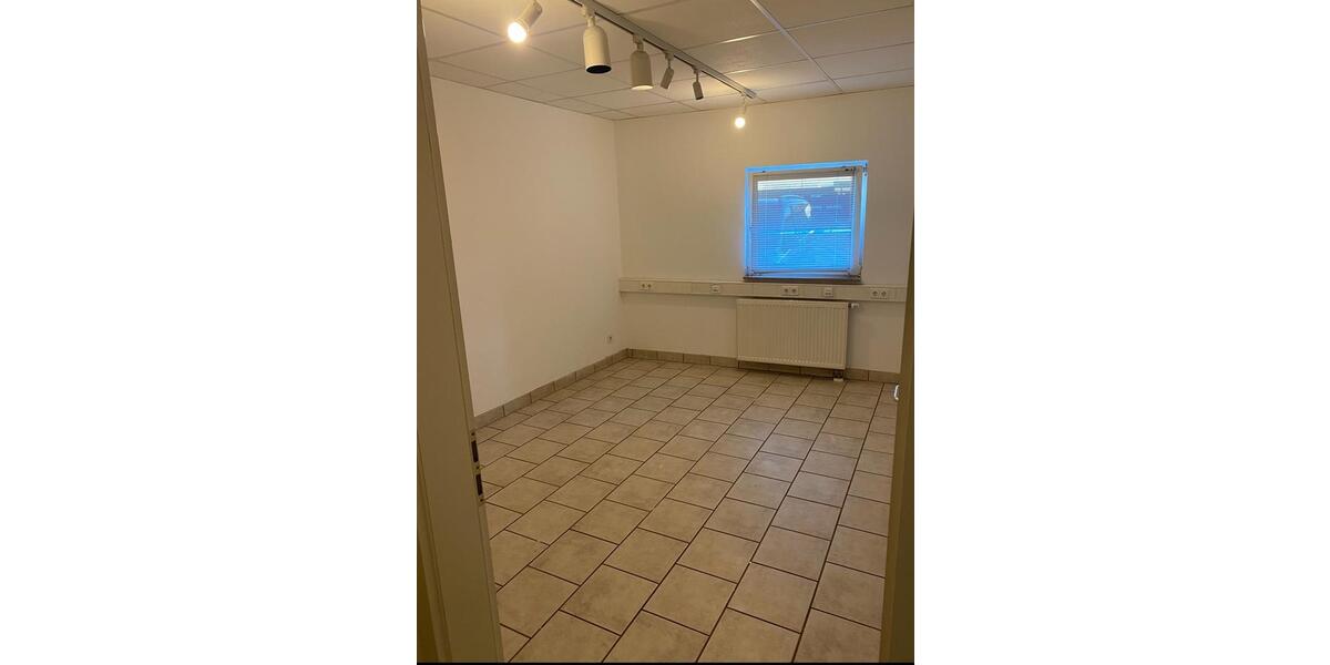 Büro mit PKW Stellplätzen zimmer