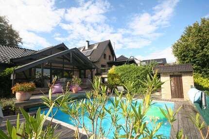 Haus zum Kaufen in Overath 845.000 € 300 m² 7.5 zimmer