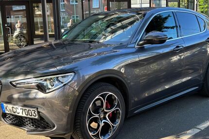 Alfa Romeo Stelvio 77.000 km 23.900 &euro; Köln 50935