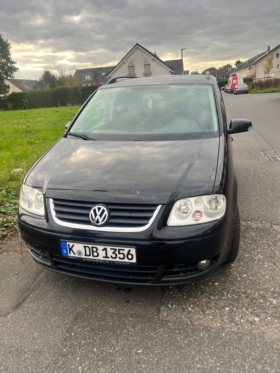VW Touran 283.590 km 2.600 € Köln 50997
