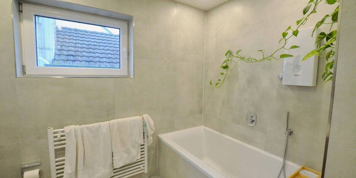 Etagenwohnung Troisdorf Spich - 4 Zimmer, 100 m&sup2;, 1.295&euro; | Angebot:26236530