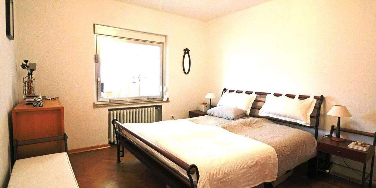 ***** 3-Familienhaus + zusätzlicher Bebauungsmöglichkeit - Erschließung aus Sackgasse***** 9 zimmer