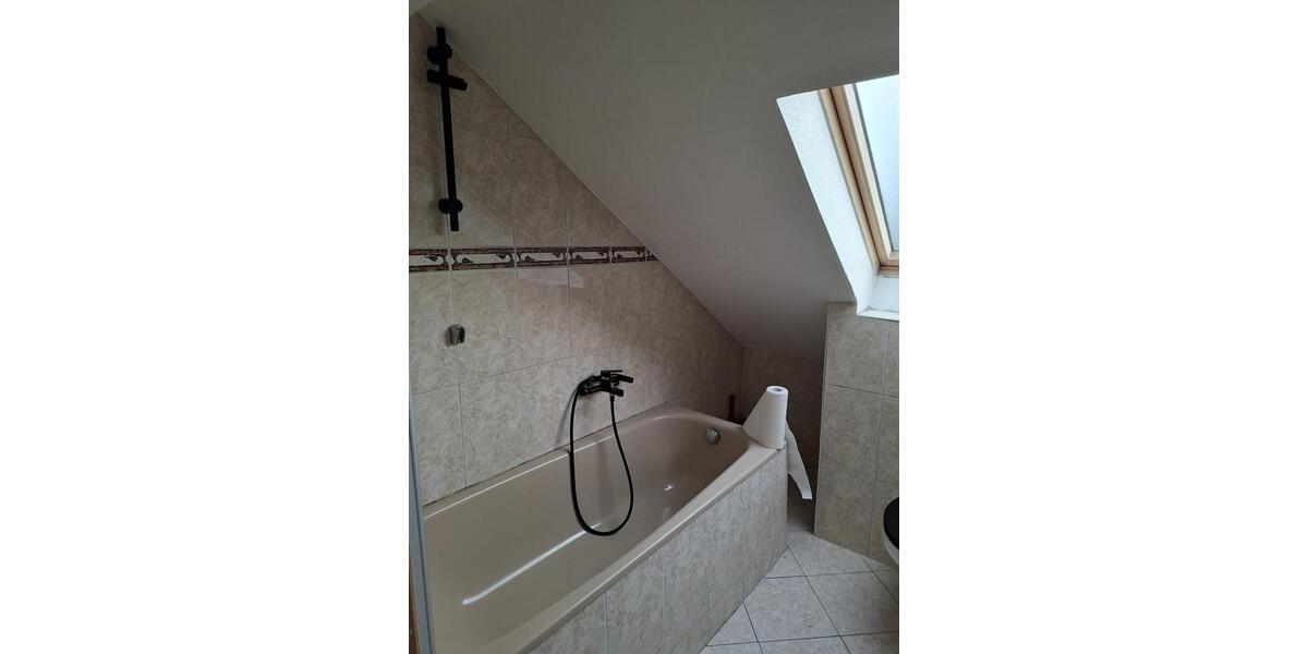 Dachgeschoßwohnung Overath - 4 Zimmer, 92 m&sup2;, 1.200&euro; | Angebot:27545648