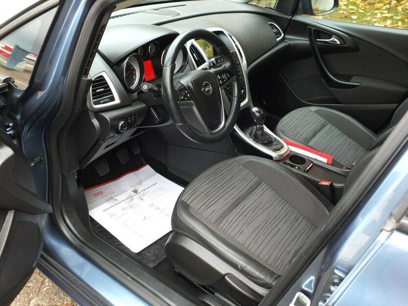 Opel Astra STYLE KLIMAAUTOM NAVI START-STOP PARKPILOT 100.000 km 7.904 € Köln 50858