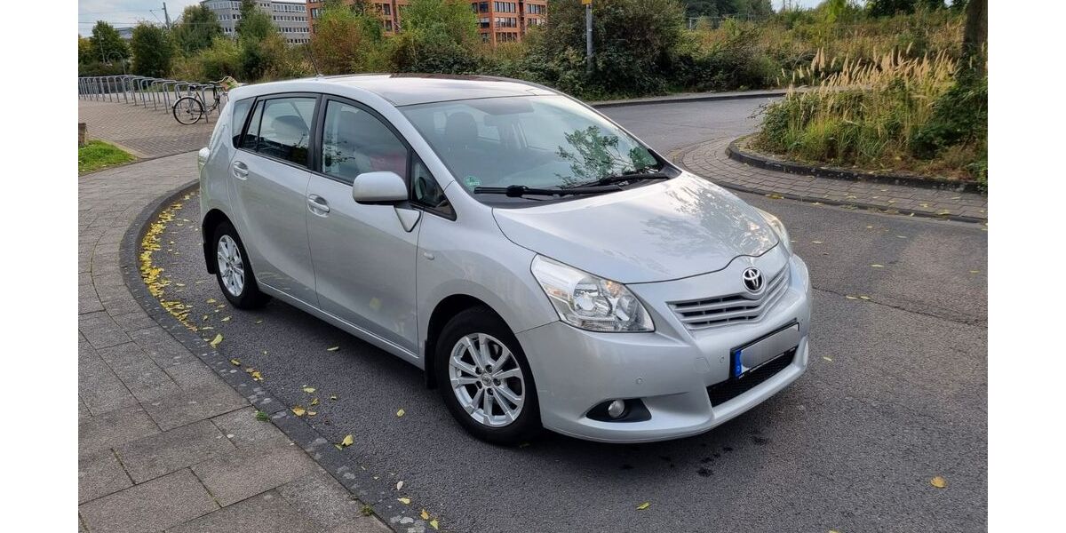 Toyota Verso 149.000 km 5.700 &euro; Köln 51063
