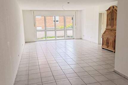 Helle ruhige 2-3 Zimmerwohnung mit Balkon und Garage