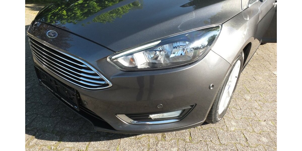 Ford Focus TITANIUM WM26: NAVI KLIMAAUT EINPARKHILFE 134.288 km 6.998 &euro; Köln 50858