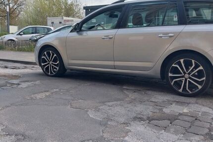 Skoda Octavia 205.500 km 8.400 &euro; Köln 51103