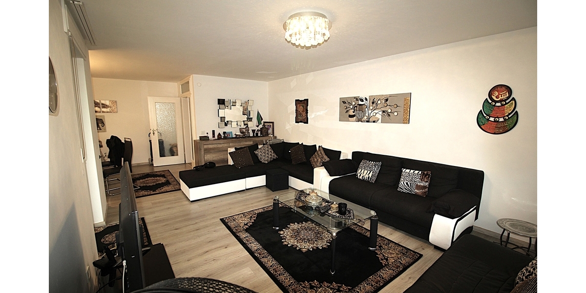 Bezugsfreie, große und barrierearme 4 Zimmer-Wohnung mit Balkon und Tiefgaragenstellplatz 4 zimmer