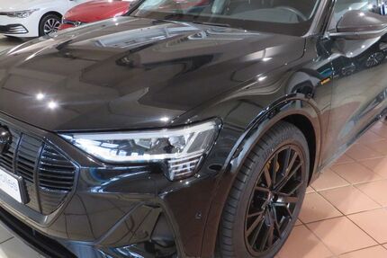 Audi e-tron 9.415 km 48.745 € Neuss 41469