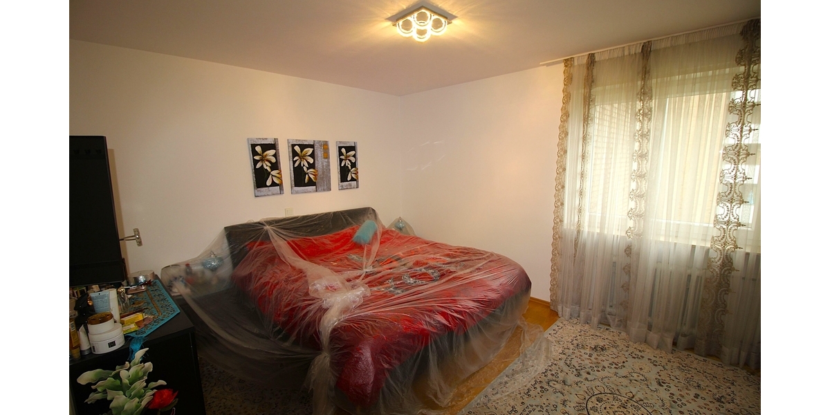 Bezugsfreie, große und barrierearme 4 Zimmer-Wohnung mit Balkon und Tiefgaragenstellplatz 4 zimmer