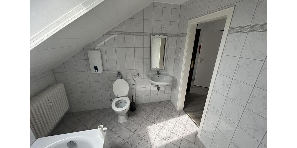 Schöne DG Wohnung im Herzen von Langenfeld 2 zimmer