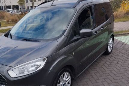 Ford Tourneo Courier 212.000 km 6.450 € Düsseldorf 40229