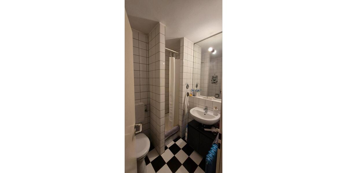 Hochparterre Köln Rodenkirchen - 1 Zimmer, 22 m&sup2;, 150&euro; | Angebot:26551125