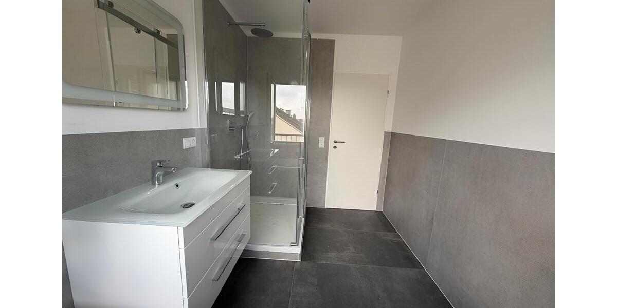 Dachgeschoßwohnung Sankt Augustin - 2 Zimmer, 102 m&sup2;, 1.300&euro; | Angebot:26072587