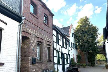 Haus Bedburg - 3 Zimmer, 77 m&sup2;, 990&euro; | Angebot:27414187
