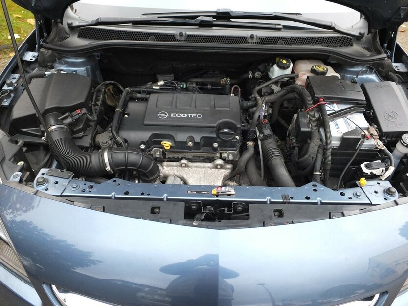 Opel Astra STYLE KLIMAAUTOM NAVI START-STOP PARKPILOT 100.000 km 7.904 € Köln 50858