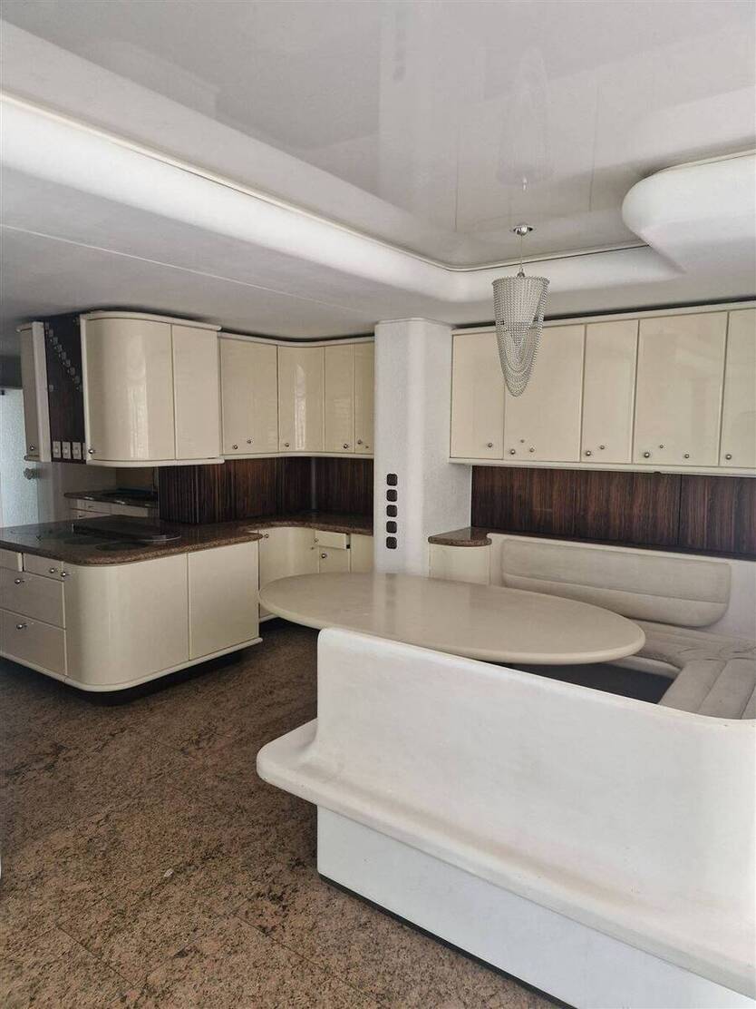 Großzügige 5 Zimmer-Wohnung mit Einbauküche und Terrasse 5 zimmer