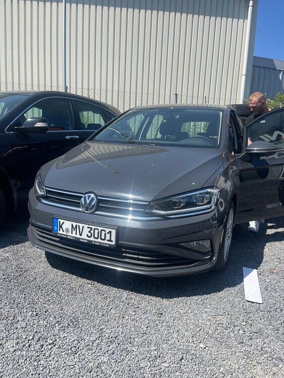 VW Golf Sportsvan 184.235 km 10.500 € Köln 50667