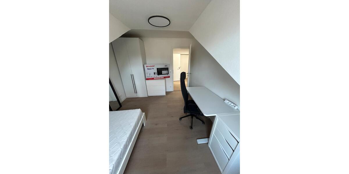 Dachgeschoßwohnung Bonn Gronau - 1 Zimmer, 13 m&sup2;, 580&euro; | Angebot:25312303