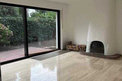 D-Kaiserswerth: Terrassenwhg., 2 Zimmer, ca. 80 m² Wohnfl., mit kl. Garten, ca. 60 m² Nutzfläche, Terrasse, Stellplatz