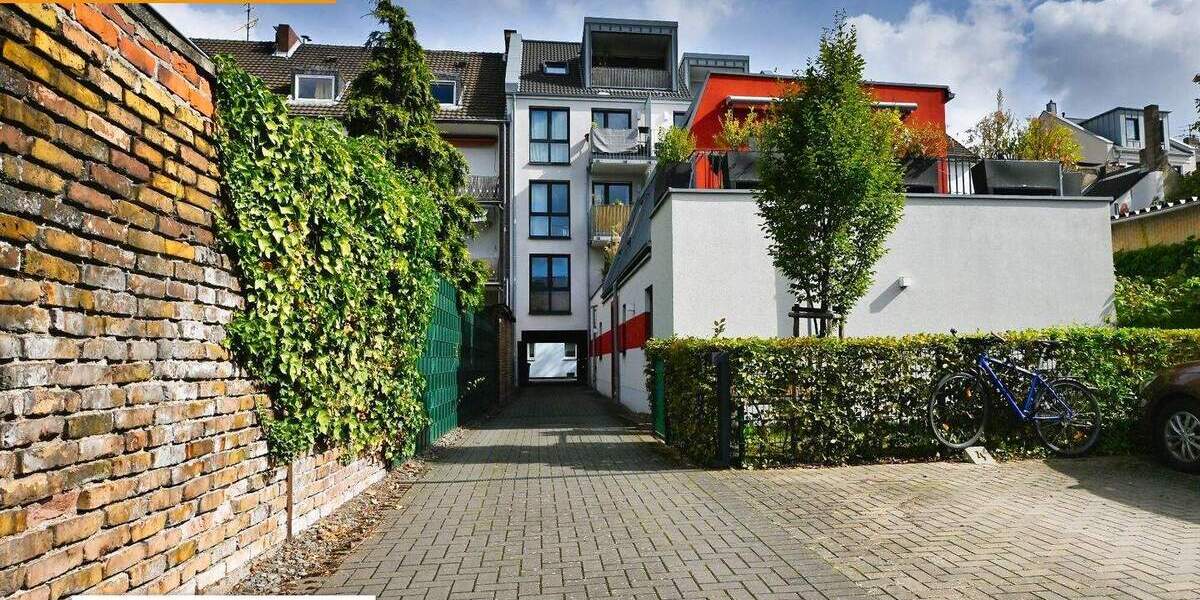 Zentrale Traumlage! Neuwertige 3-Zimmer-Whg. mit großer Terrasse, Einbauküche & Stellplatz 3 zimmer