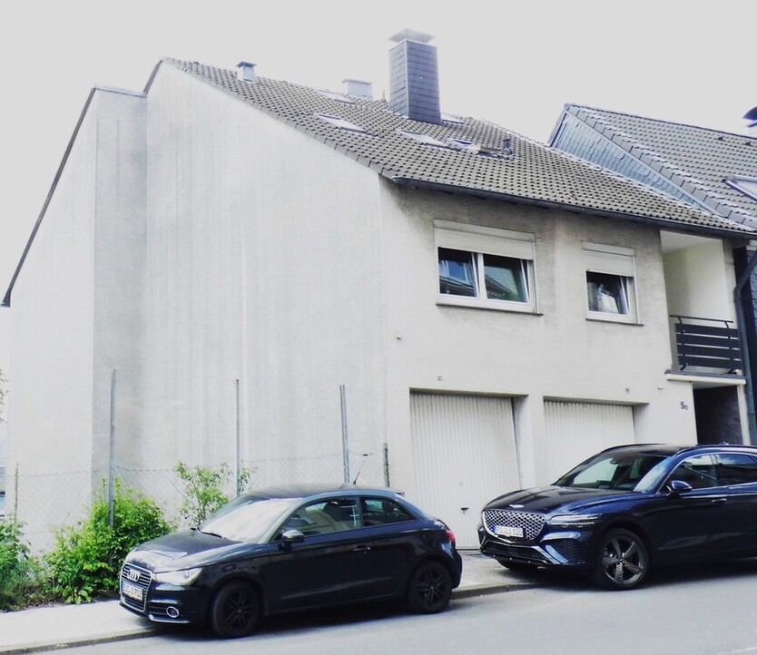 4 Fam.-Haus mit 2 Garagen in Remscheid - West 10 zimmer