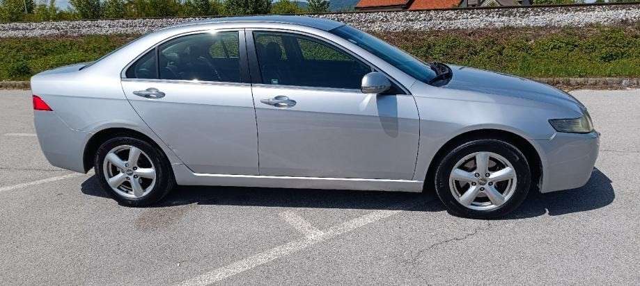 Honda Accord 393.000 km 2.100 &euro; Lövenich (Köln) 50859