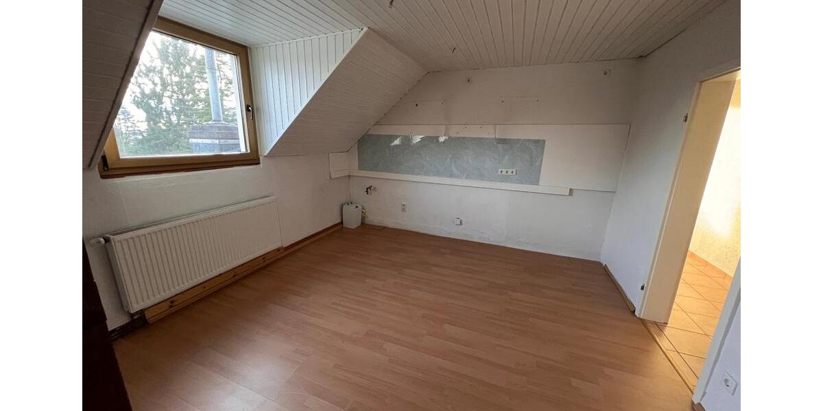 Dachgeschoßwohnung Solingen Wald - 3 Zimmer, 80 m&sup2;, 700&euro; | Angebot:25340771