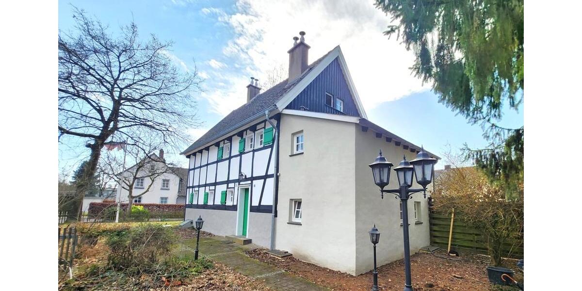 Einfamilienhaus Bergisch Gladbach Paffrath - 4 Zimmer, 155 m&sup2;, 2.350&euro; | Angebot:25715770