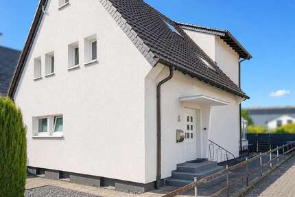 Haus Langenfeld (Rheinland) - 7 Zimmer, 222 m&sup2;, 749.000&euro; | Angebot:27351142